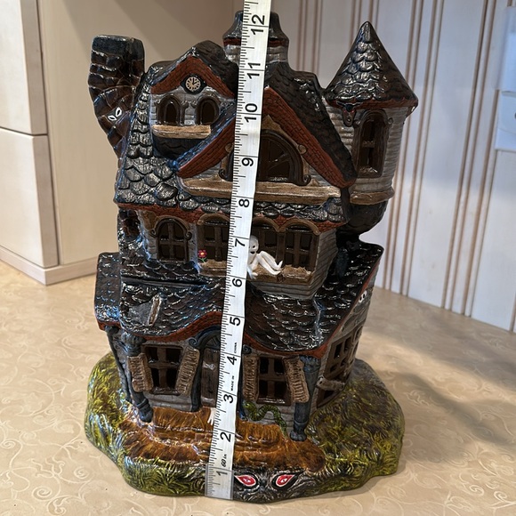 🎃Hand Painted Ceramic Haunted House - Picture 10 of 11